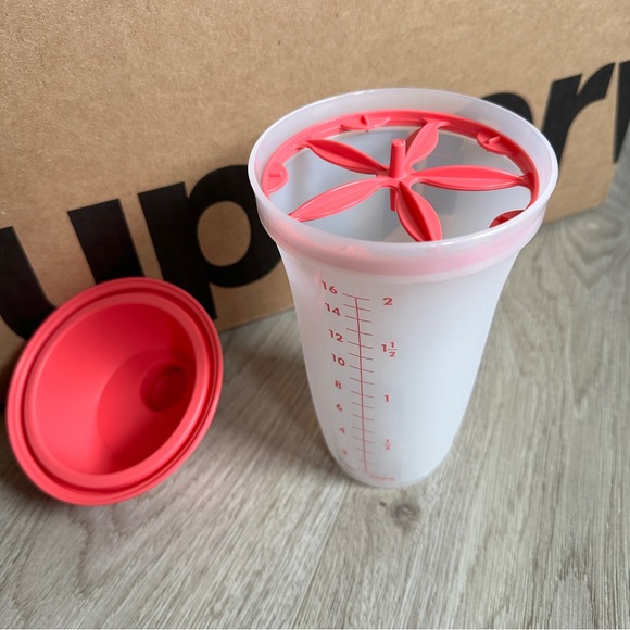 Tupperware all-in-one shaker - Picture 2 of 2